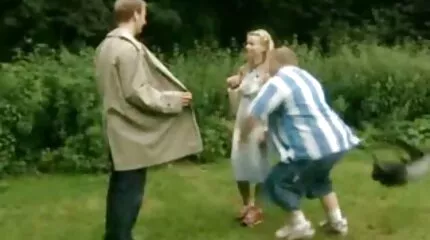 A diák nagy mellei dugj seggbe elcsábították a kurva.