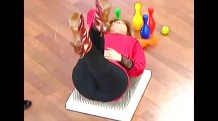 Cum a nő után szopás és szex porno film letoltes a kanapén.