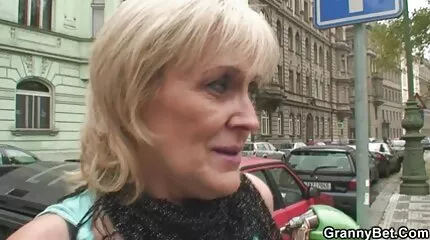 Barna nagy mellekkel szopást ad egy pornó film magyarul darabnak, és megbasz.