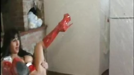 Busty ingyen durva sex cserzett lány betétek lyukak.