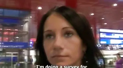 Az 50 éves barna, Natalie Lorenz szex után retró sex filmek cumizik az arcára.