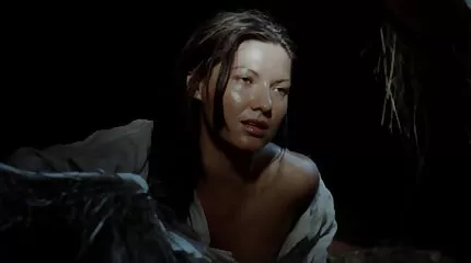 A nő szőrös amatör szex ingyen puncija csak a pasit izgatja a vele való vad szexre.