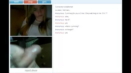 Gangbang a medence mellett két szépség felnott filmek kibaszott puncijával és seggével.