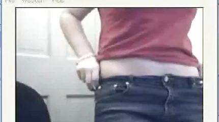 Csupasz mellű lány pózol, és édes puncit mutat. jo sex videok