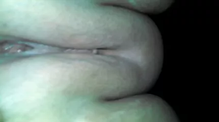 A lány borotvált puncija és szeméremcsontja tele volt pornó videó szex friss és vastag spermával.