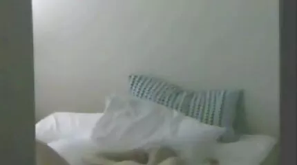Kibaszott egy csaj nagy szamárral, punci borotválás hatalmas farkával.