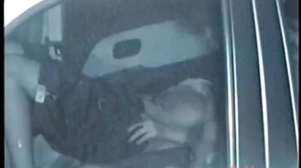 Megbaszott egy orosz feleséget, és megtömte szeretkezés videó a torkát spermával.