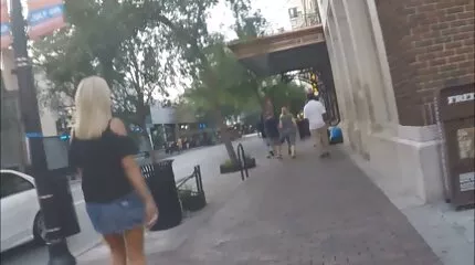 Forró anális puncival porno ingyen filmek karneváli jelmezben.