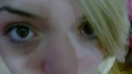 Két srác nyalja sex video letoltese és dugja groovy barátnőit.