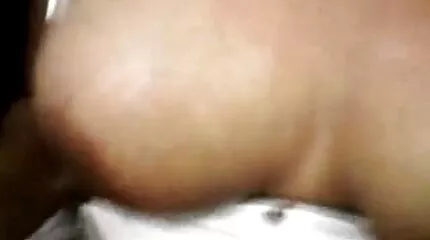 Sok spermium a szőke szájában köt ki egy forró fekete punci kötés után.