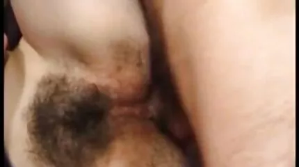 Kibaszott egy mellkas csajok dugnak csajt, és kikészítette a barátnője seggét.