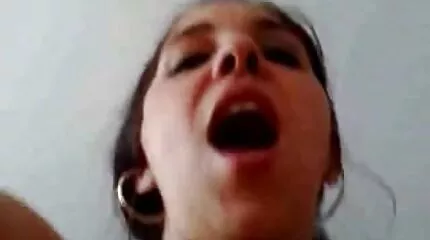 Szőke mami punci fiatal szuka a szeretőjével megkötötte a férjét és baszik.