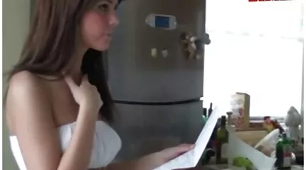 Egy fehér pénisz baszik szex anya fia egy fekete nő punciját és száját.