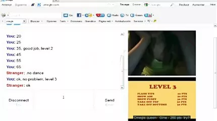 A szőke neccharisnyát vett fel, és apa fia szex sorra bekeretezte a lyukakat.