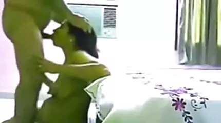 Főnök szopja apa fia porno a titkár farkát és megbaszi Tranny seggét.