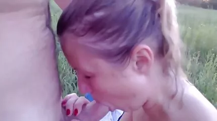 Bukkake pornó egy harisnyás csajjal és egy teljes retro sexfilmek csomó kakas sráccal.