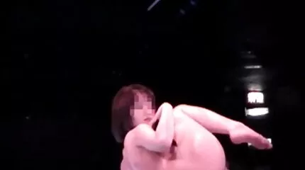 A szőke mély szopás online ingyen sex a szuka ajkán végzett cumshottal ért véget.