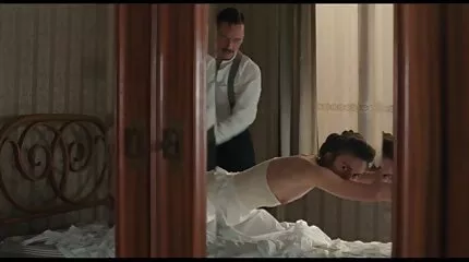 Egy mellkas csaj a vécében apa lánya anál helyettesíti a puncit egy sráccal.