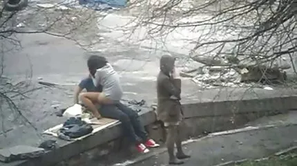 A cuki barna megszívta a kezelő farkát arcra spricc és lenyelte a spermát.