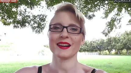 Egy szex videok ingyen online kecses barna harisnyában szenvedélyesen odaadja magát egy lelkes szeretőjének.