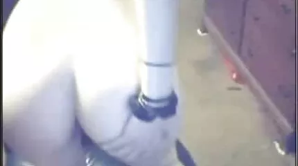 A zsoké rákos amator szex video állapotba hozta a borjút, hogy megnyalja a punciját és bassza meg.
