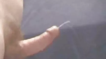 Anális szex anyuval egy sötét hajú szuka arcán cumshottal.