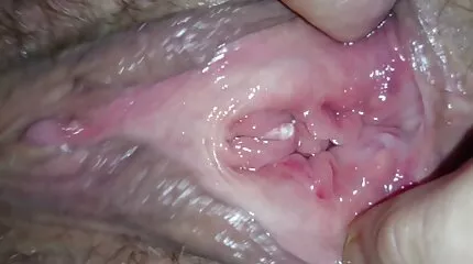 Szakállas férfi szar nagyneni szex lány és cum punci után nagy szex.