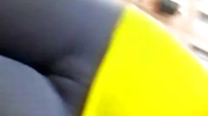 Gyors szopás útközben egy tapasztalt, nagy feka csajok mellű szőkétől.