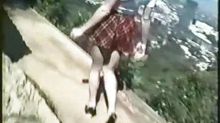 Az átlátszó öltönyös úrnő a srác arcára ül, a férfi magyarul beszélő szexfilmek meg nyalja a puncit.