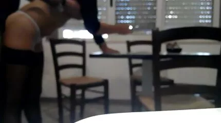Teletöltötte a lányt spermával a punciján, miután a videa felnött filmek seggbe dugta.