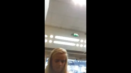 Érett szőke vörös szemüvegben, miután nyalás után mély szűz szex videók szopást végez.