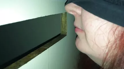 Nagyszerű szex a fürdőszobában egy szőke szexv szukával.