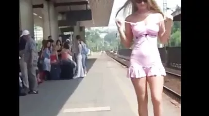 Anális egy ingyenpornò fekete férfival egy brazil szépségtől.