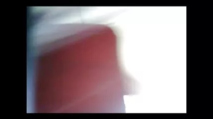 A ingyen potno fehér típus ki akarja próbálni a szexet egy fekete nővel fátyolban.
