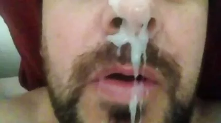 Busty meztelen szekszfilm ribanc baszik cumshot a punci.