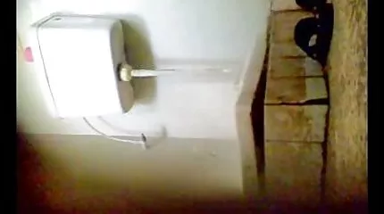 Stud spricc válogatás cum a pocakon a parkolóban.