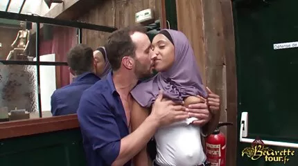 Remek szex két fekete és egy fehér szukával. ingyen pono